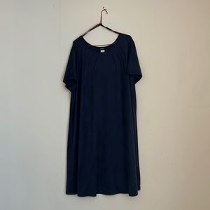 Blue, suede-like material. Mid length, never worn, great condition, 3X.